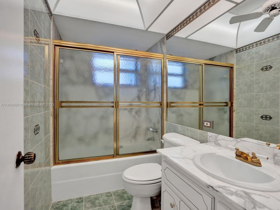 Recently Rented: $4,000 (2 beds, 2 baths, 1070 Square Feet)