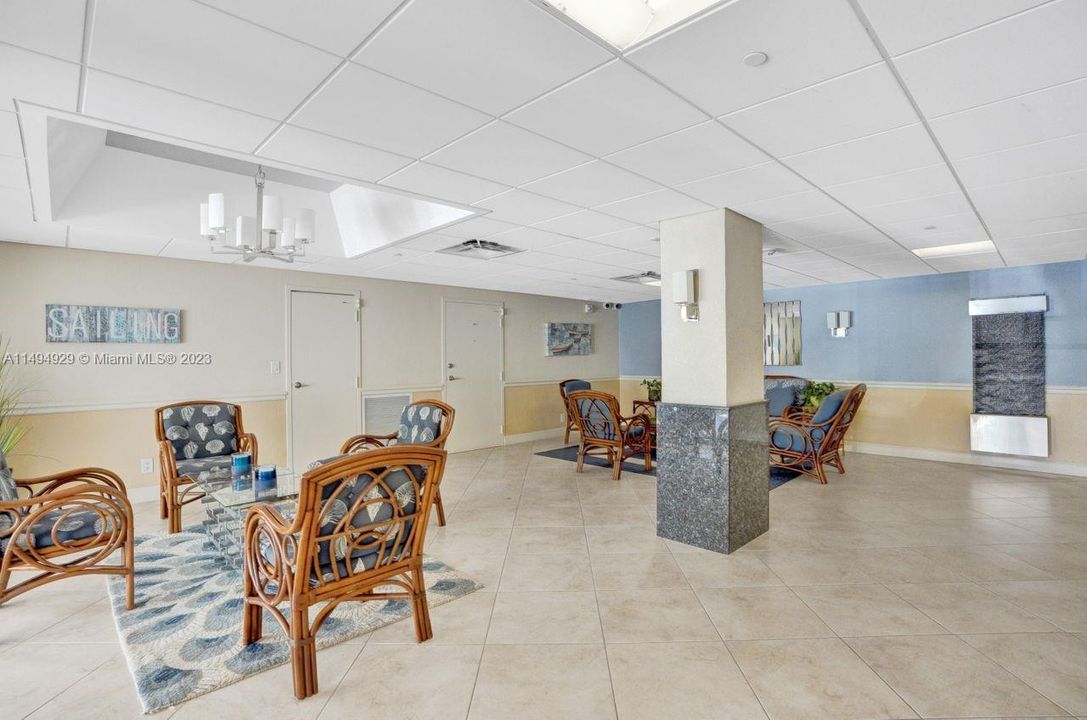 Recently Rented: $4,000 (2 beds, 2 baths, 1070 Square Feet)