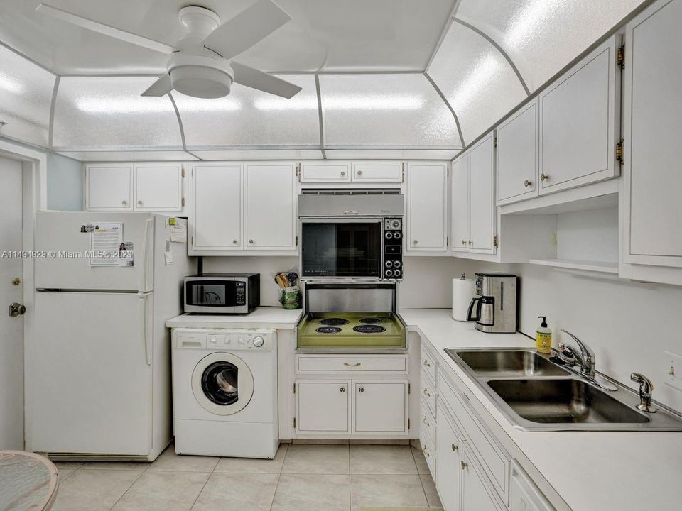 Recently Rented: $4,000 (2 beds, 2 baths, 1070 Square Feet)