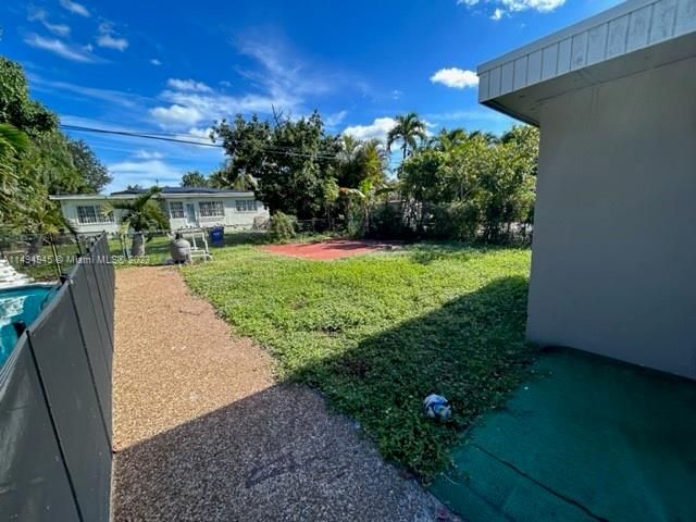 Недавно продано: $509,900 (3 спален, 2 ванн, 1460 Квадратных фут)