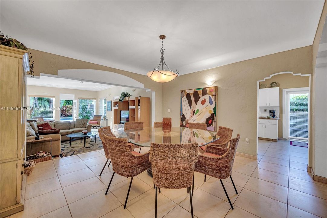 Active With Contract: $1,989,000 (4 beds, 4 baths, 2464 Square Feet)