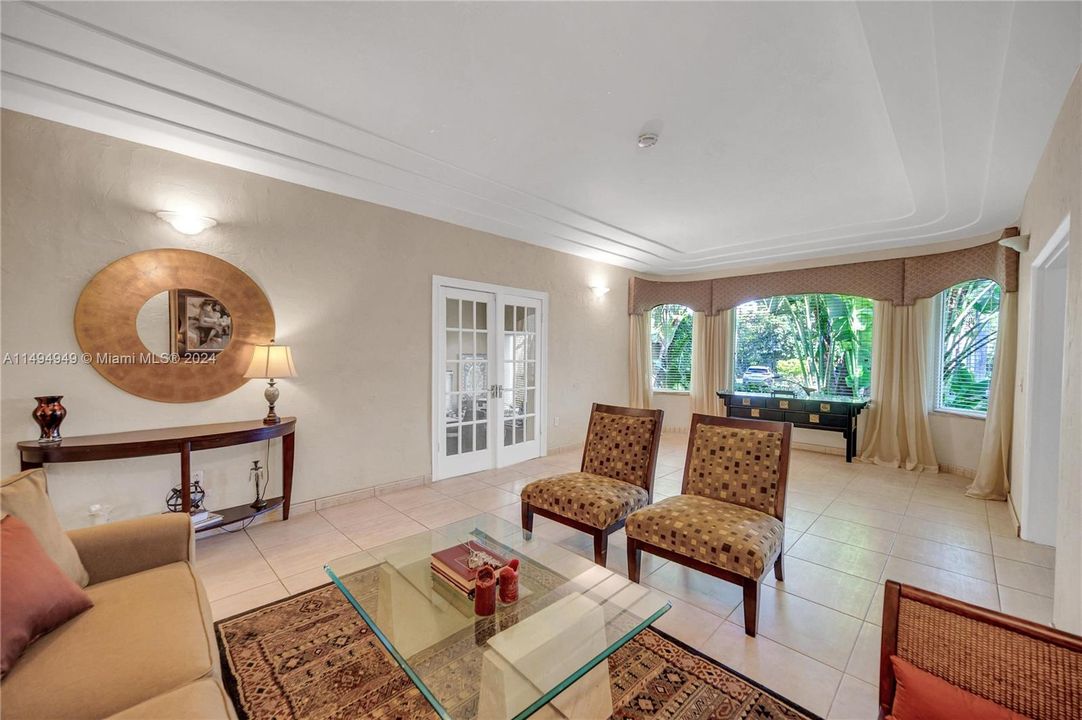 Active With Contract: $1,989,000 (4 beds, 4 baths, 2464 Square Feet)