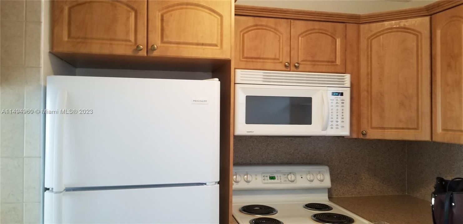 Recently Rented: $1,575 (1 beds, 1 baths, 800 Square Feet)