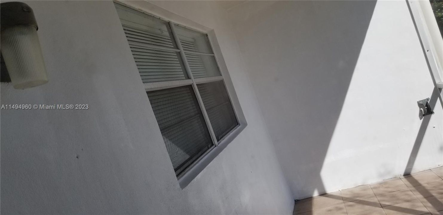 Recently Rented: $1,575 (1 beds, 1 baths, 800 Square Feet)