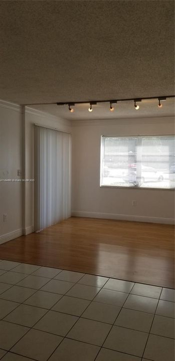 Recently Rented: $1,575 (1 beds, 1 baths, 800 Square Feet)