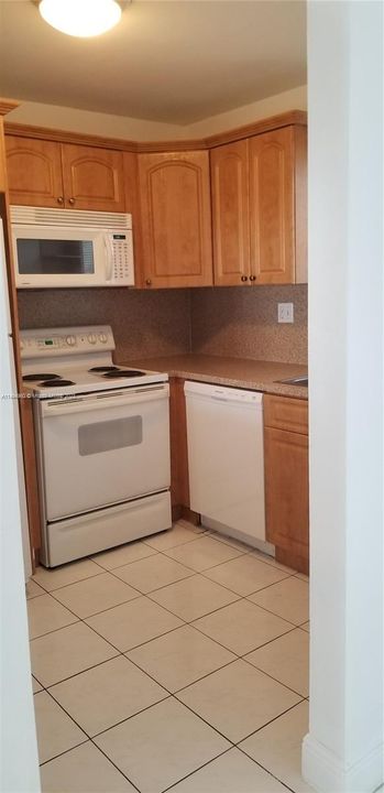 Recently Rented: $1,575 (1 beds, 1 baths, 800 Square Feet)