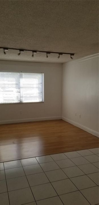 Recently Rented: $1,575 (1 beds, 1 baths, 800 Square Feet)