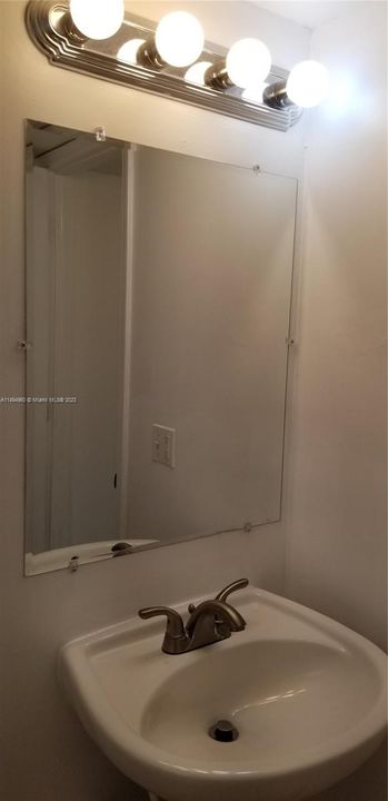 Recently Rented: $1,575 (1 beds, 1 baths, 800 Square Feet)