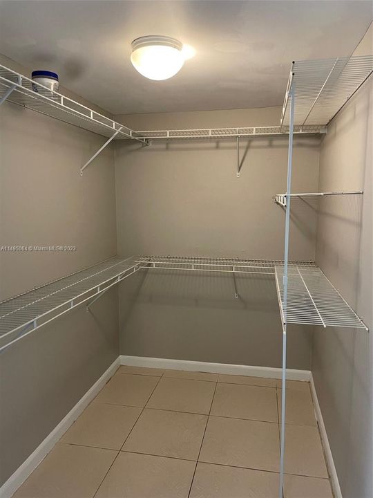 Recently Rented: $1,750 (1 beds, 1 baths, 815 Square Feet)