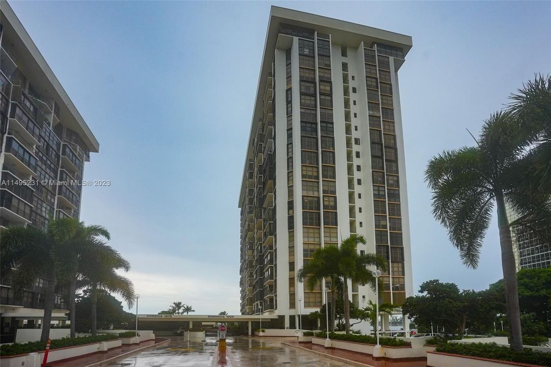 Recently Sold: $1,090,000 (3 beds, 2 baths, 2124 Square Feet)