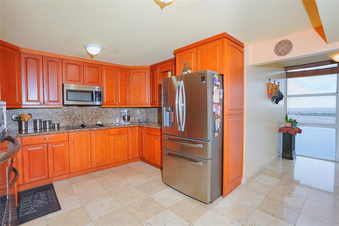 Recently Sold: $1,090,000 (3 beds, 2 baths, 2124 Square Feet)