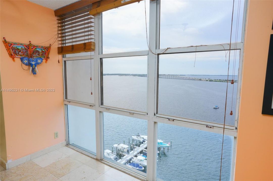 Recently Sold: $1,090,000 (3 beds, 2 baths, 2124 Square Feet)