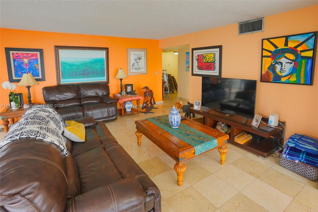 Recently Sold: $1,090,000 (3 beds, 2 baths, 2124 Square Feet)