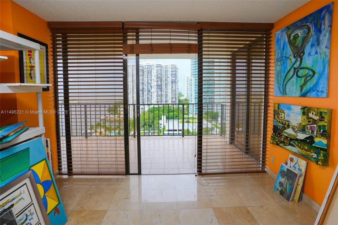 Recently Sold: $1,090,000 (3 beds, 2 baths, 2124 Square Feet)