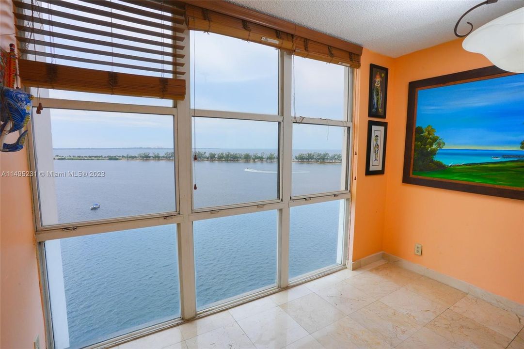 Recently Sold: $1,090,000 (3 beds, 2 baths, 2124 Square Feet)