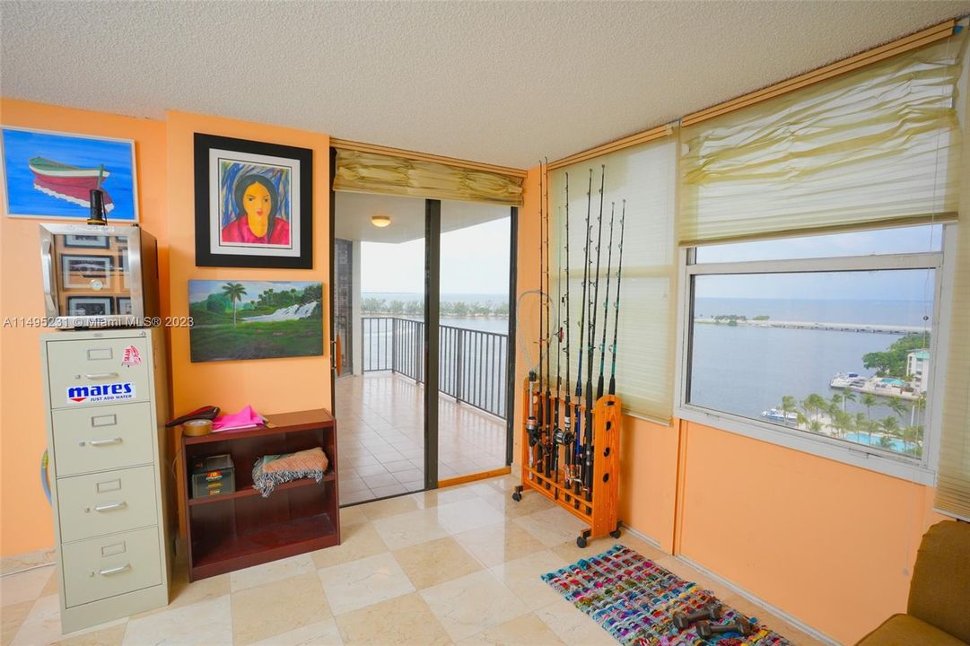 Recently Sold: $1,090,000 (3 beds, 2 baths, 2124 Square Feet)