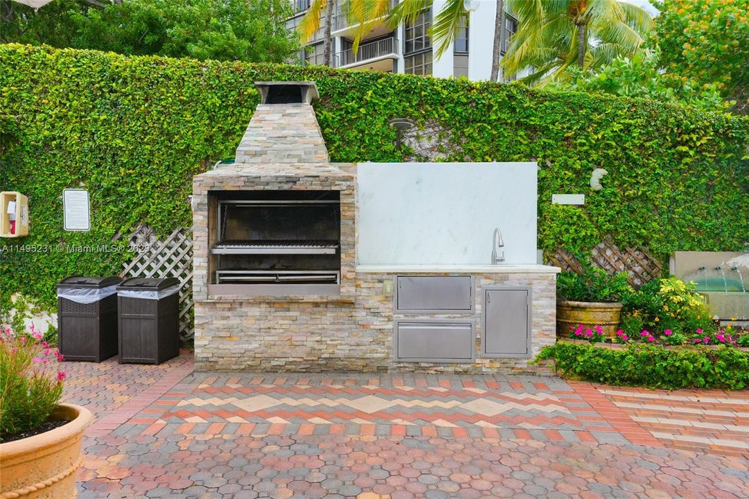 Recently Sold: $1,090,000 (3 beds, 2 baths, 2124 Square Feet)