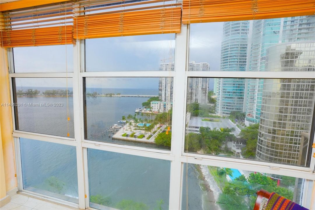 Recently Sold: $1,090,000 (3 beds, 2 baths, 2124 Square Feet)