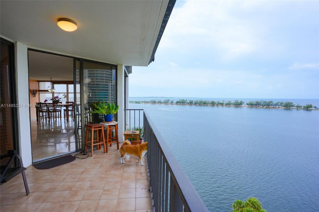 Recently Sold: $1,090,000 (3 beds, 2 baths, 2124 Square Feet)