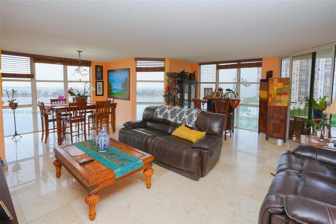 Recently Sold: $1,090,000 (3 beds, 2 baths, 2124 Square Feet)