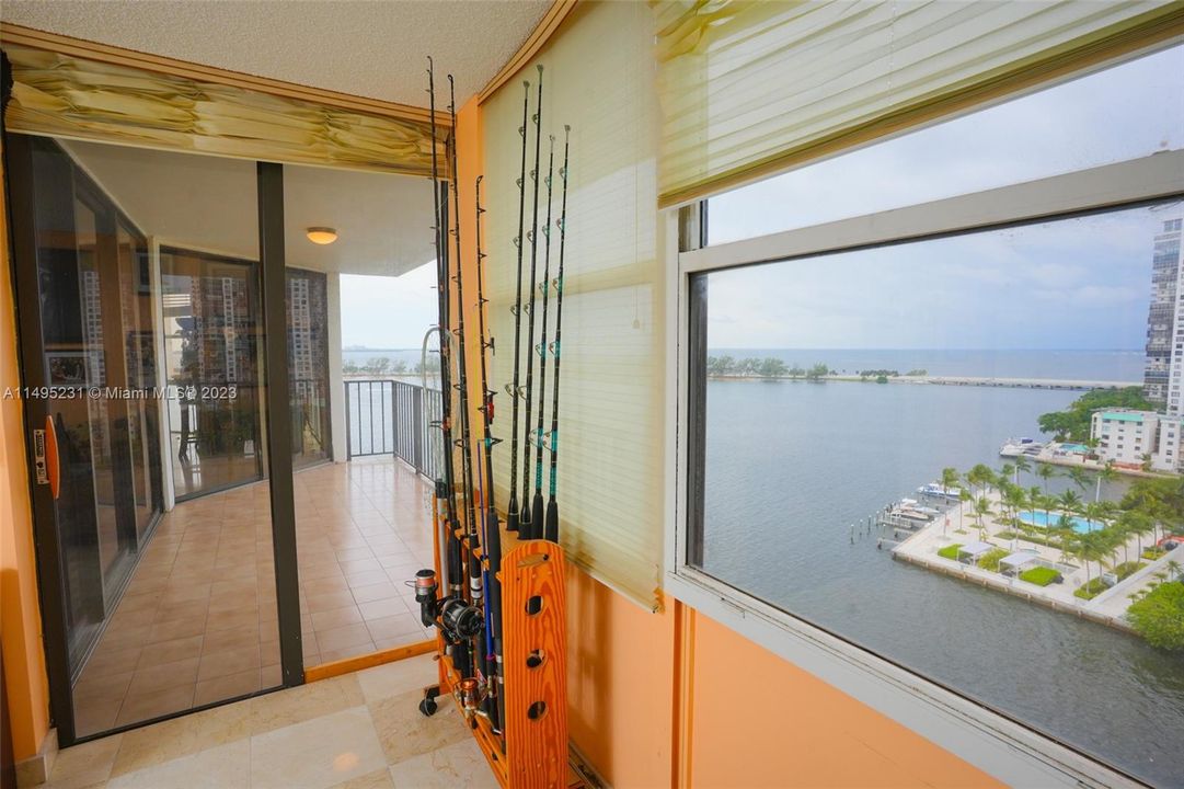 Recently Sold: $1,090,000 (3 beds, 2 baths, 2124 Square Feet)