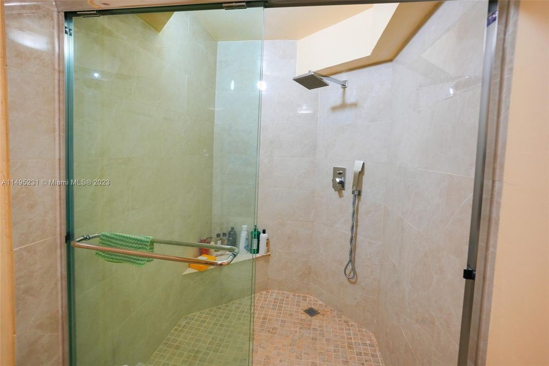 Recently Sold: $1,090,000 (3 beds, 2 baths, 2124 Square Feet)