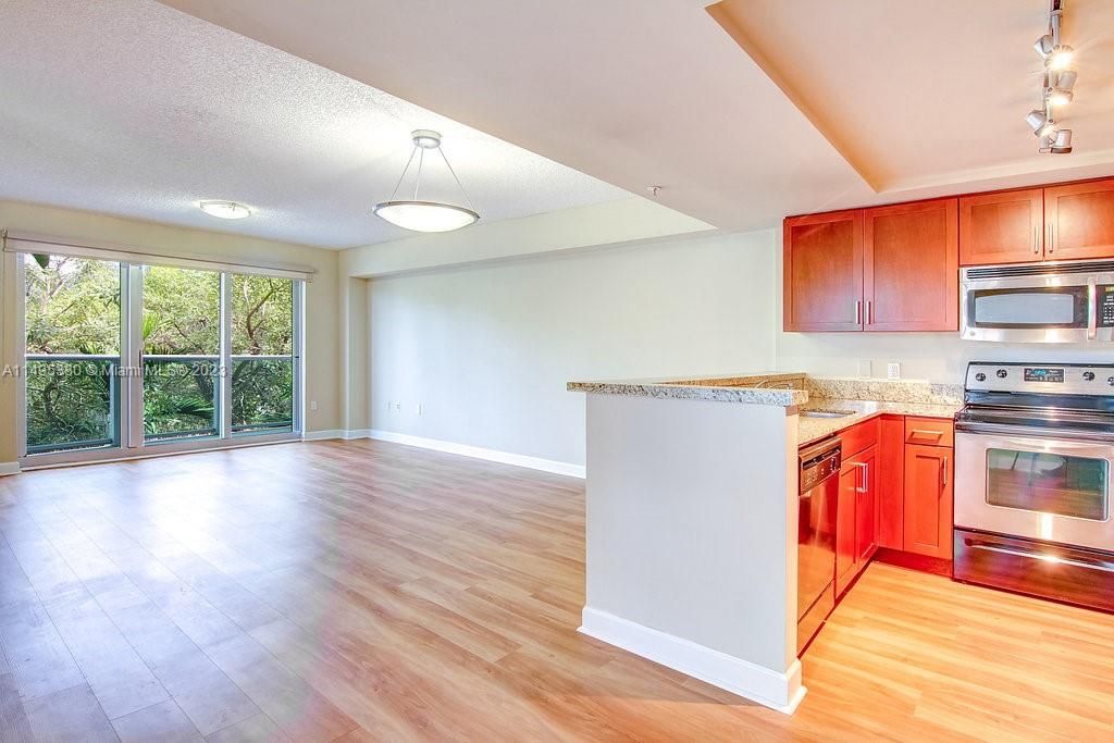 Recently Rented: $4,263 (2 beds, 2 baths, 1465 Square Feet)