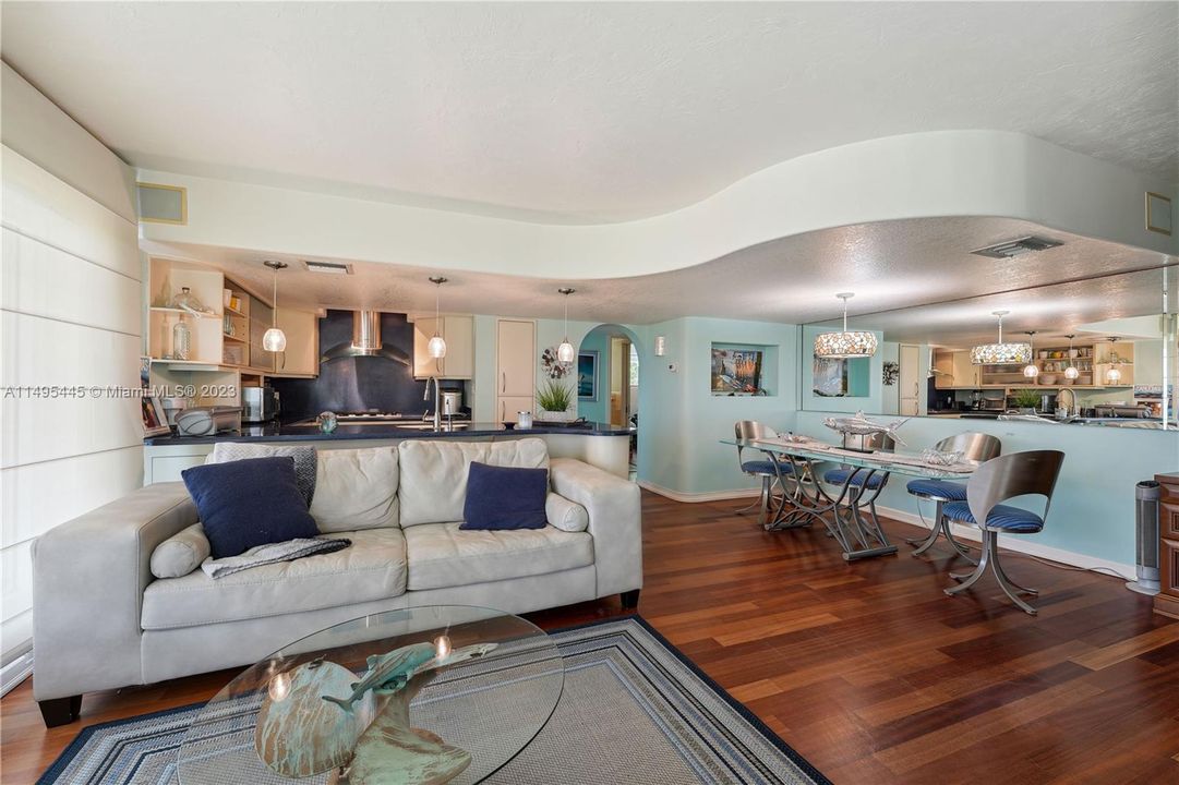 Recently Rented: $4,000 (2 beds, 2 baths, 858 Square Feet)