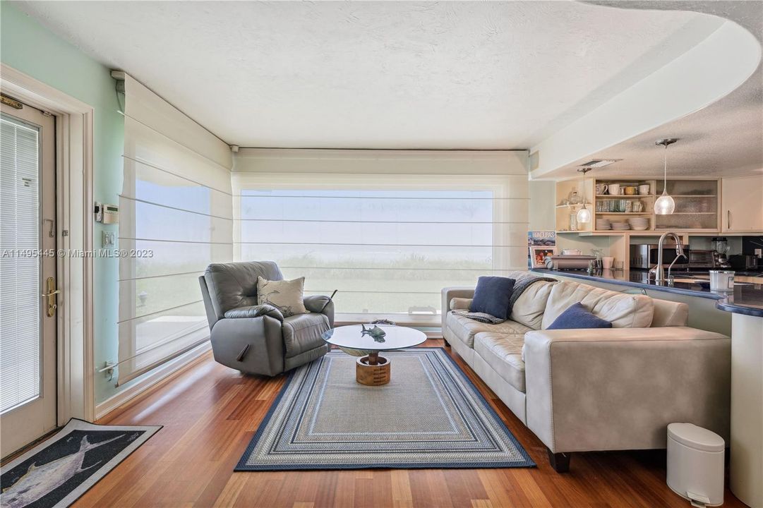 Recently Rented: $4,000 (2 beds, 2 baths, 858 Square Feet)