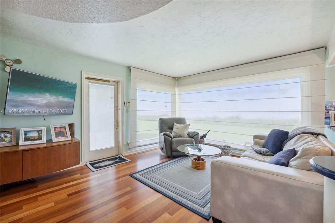 Recently Rented: $4,000 (2 beds, 2 baths, 858 Square Feet)