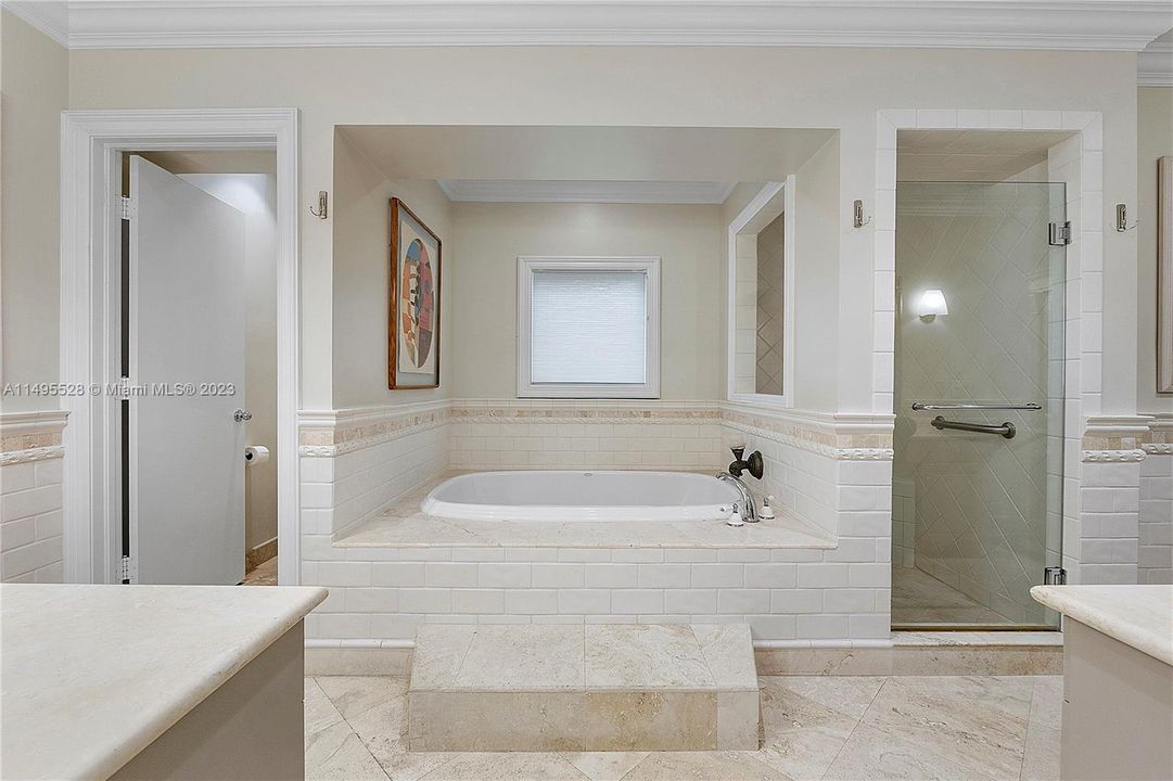 Недавно продано: $3,300,000 (3 спален, 4 ванн, 3814 Квадратных фут)