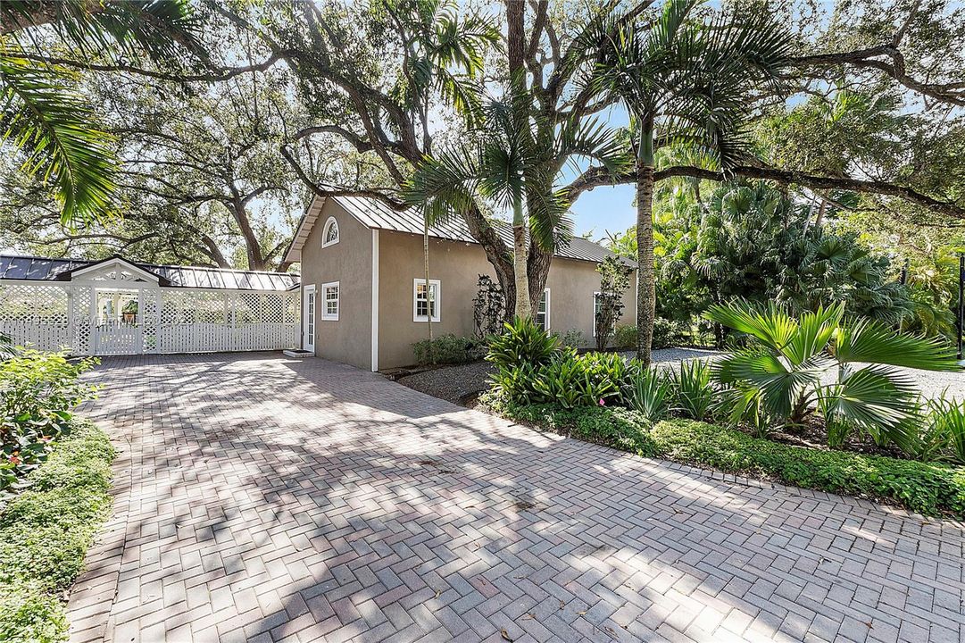 Recently Sold: $3,300,000 (3 beds, 4 baths, 3814 Square Feet)