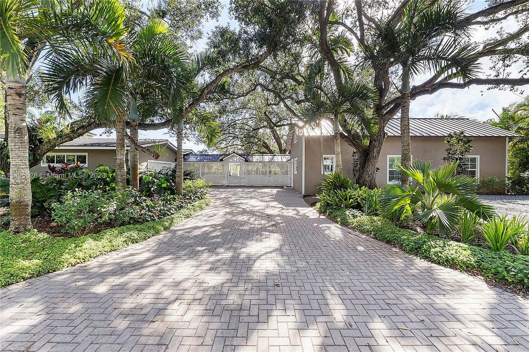 Recently Sold: $3,300,000 (3 beds, 4 baths, 3814 Square Feet)