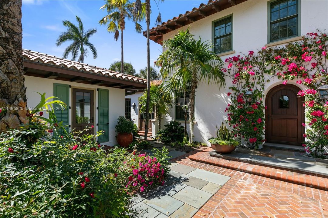 Recently Sold: $6,990,000 (4 beds, 4 baths, 4545 Square Feet)