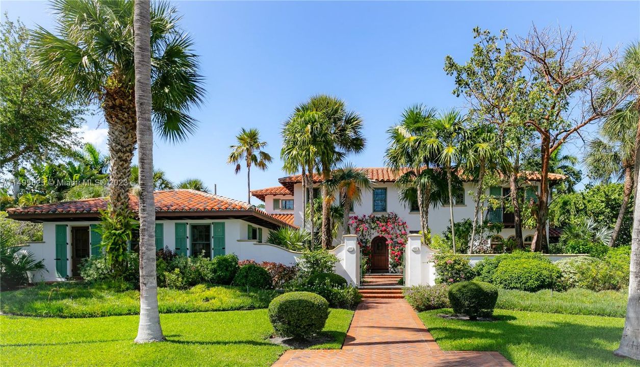 Recently Sold: $6,990,000 (4 beds, 4 baths, 4545 Square Feet)