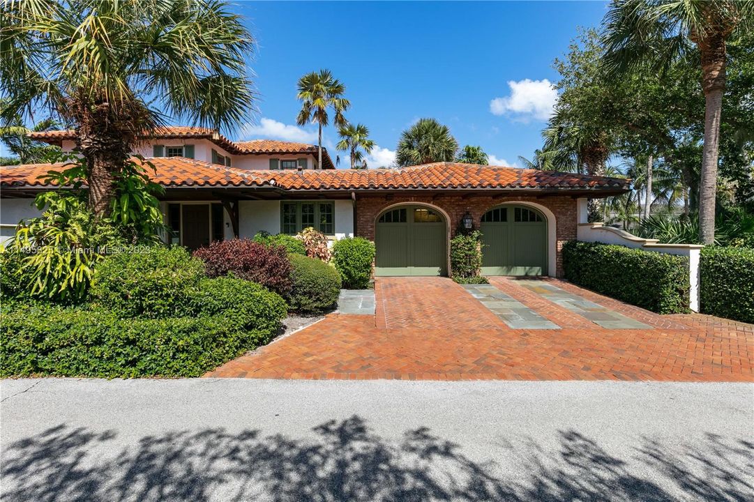 Recently Sold: $6,990,000 (4 beds, 4 baths, 4545 Square Feet)