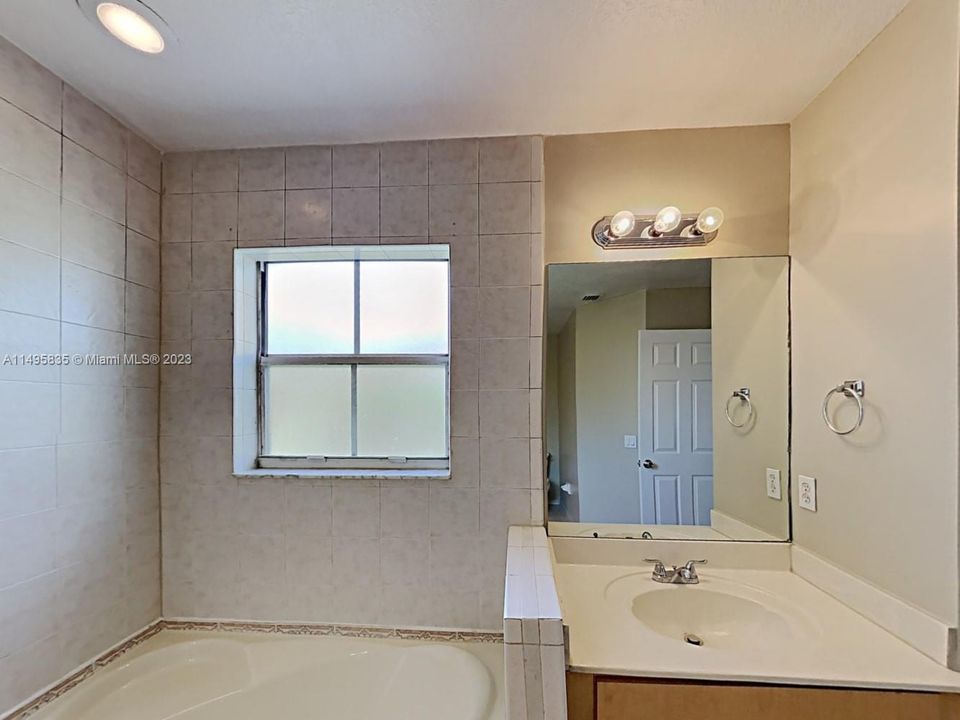 Недавно арендовано: $3,240 (4 спален, 3 ванн, 1937 Квадратных фут)