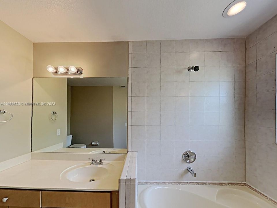 Недавно арендовано: $3,240 (4 спален, 3 ванн, 1937 Квадратных фут)
