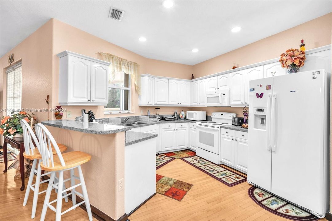 For Sale: $485,000 (3 beds, 2 baths, 1809 Square Feet)
