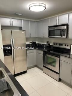 For Sale: $307,100 (1 beds, 1 baths, 670 Square Feet)