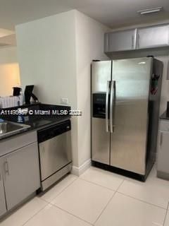 For Sale: $307,100 (1 beds, 1 baths, 670 Square Feet)