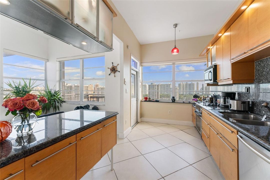 For Sale: $495,000 (2 beds, 2 baths, 1605 Square Feet)