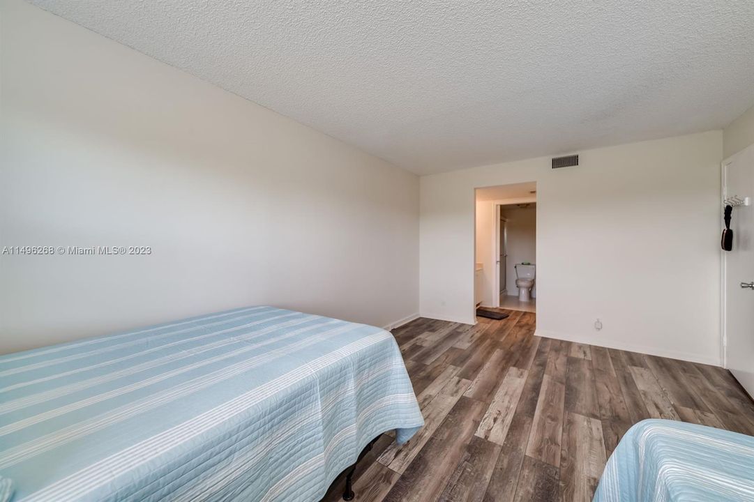 Recently Rented: $2,000 (1 beds, 1 baths, 1065 Square Feet)