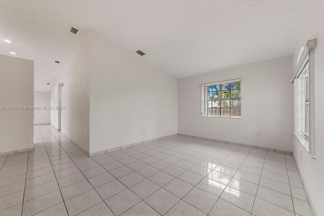 Недавно арендовано: $3,700 (3 спален, 2 ванн, 1702 Квадратных фут)