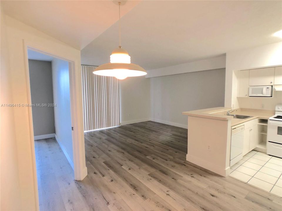 Recently Rented: $2,000 (1 beds, 1 baths, 685 Square Feet)