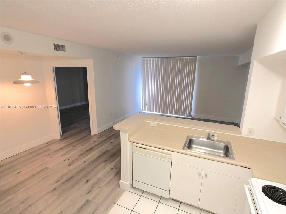 Recently Rented: $2,000 (1 beds, 1 baths, 685 Square Feet)