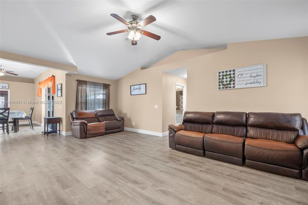 Active With Contract: $398,000 (4 beds, 2 baths, 2210 Square Feet)