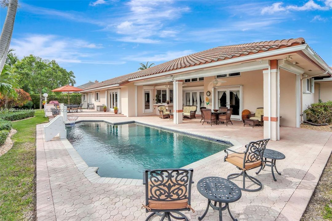 Recently Sold: $1,695,000 (5 beds, 4 baths, 3703 Square Feet)