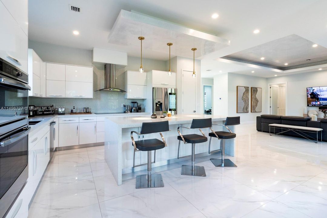 Recently Rented: $10,000 (4 beds, 3 baths, 2413 Square Feet)