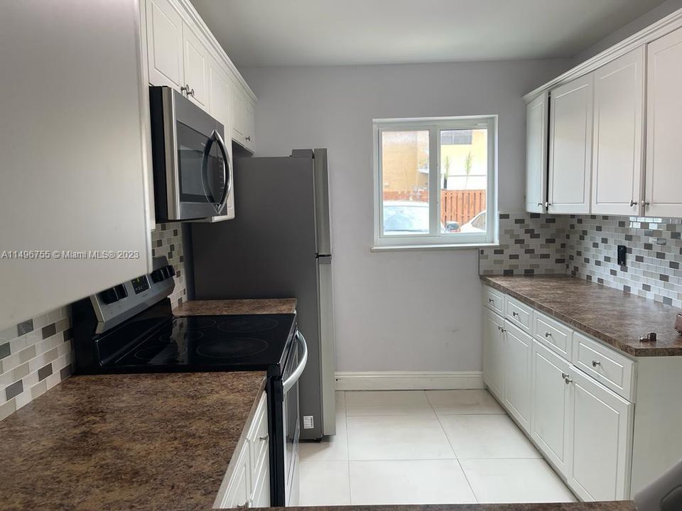 Active With Contract: $345,000 (2 beds, 2 baths, 1260 Square Feet)